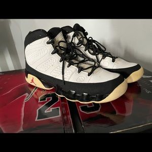 JORDAN 9